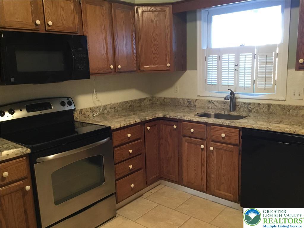 390 Fairview Street Emmaus, PA 18049 - Photo 8 of 34