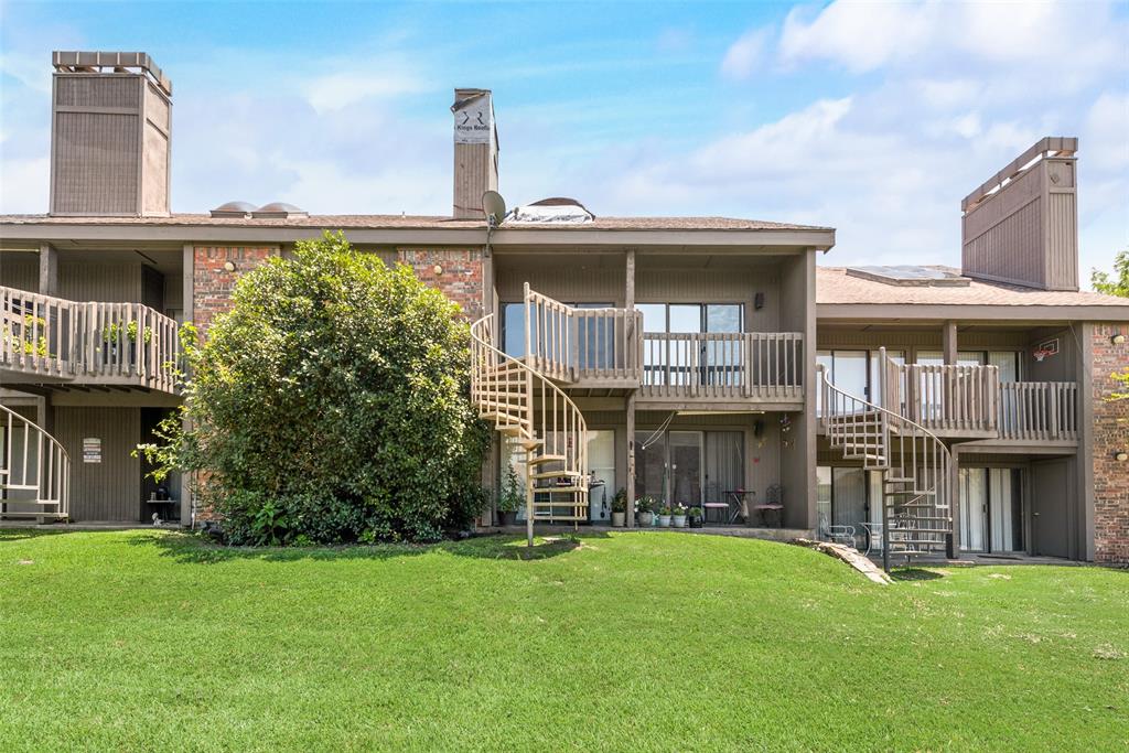 1242 Signal Ridge Place Rockwall, TX 75032 - Photo 11 of 27 a front view of a house with a garden