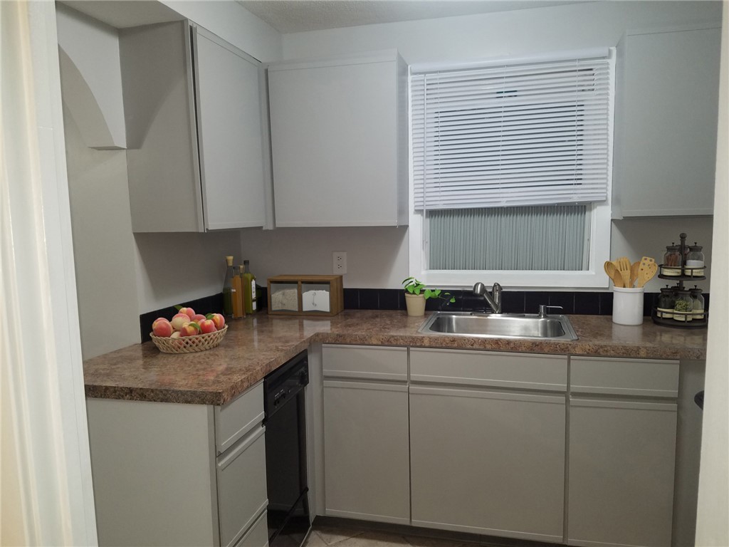 25 Reed Street, Unit 17 Warwick, RI 02886 - Photo 4 of 20 Gallery Image 4