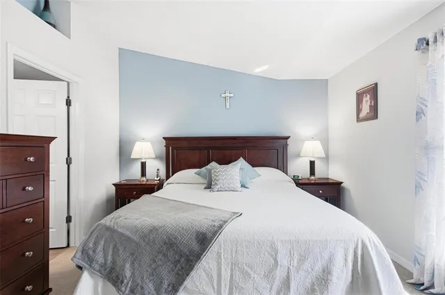 a en suite bathroom with a double vanity sink and a mirror