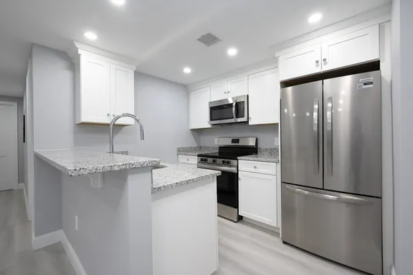 $2,750 | 245 Elm Street, Unit 203, Braintree, MA 02184