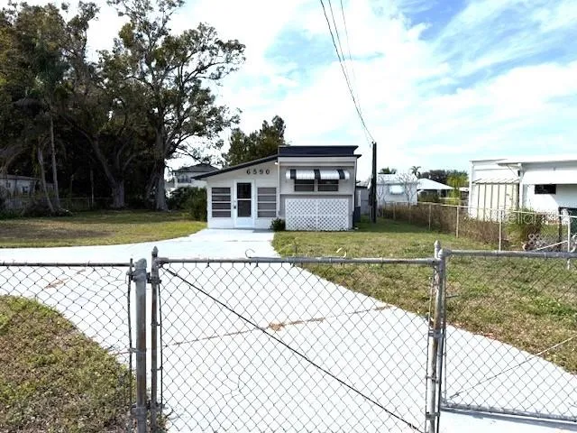 a view of a house with a backyard