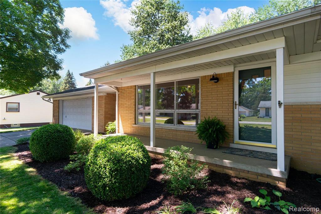 93 Texas Avenue Rochester Hills, MI 48309 - Photo 2 of 39