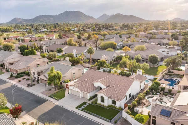$2,750,000 | 10228 North 55th Place, Paradise Valley, AZ 85253