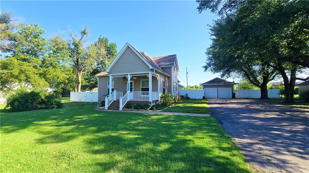 324 West 23rd Street Fort Scott, KS 66701 - Photo 3 of 62