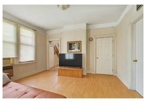 $1,050,000 | 350-354 East 193rd Street | Fordham