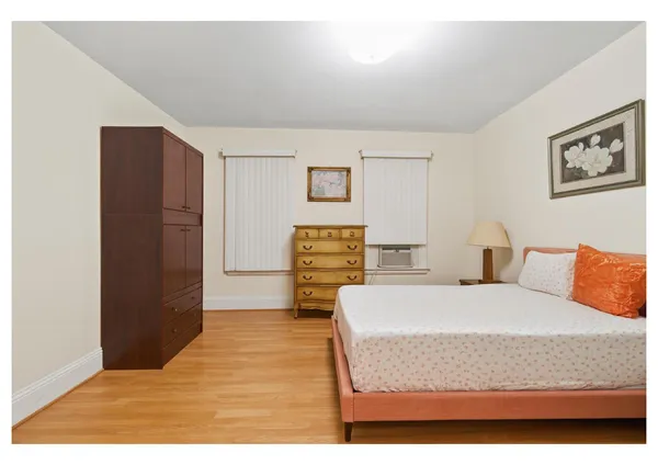 $1,050,000 | 350-354 East 193rd Street | Fordham