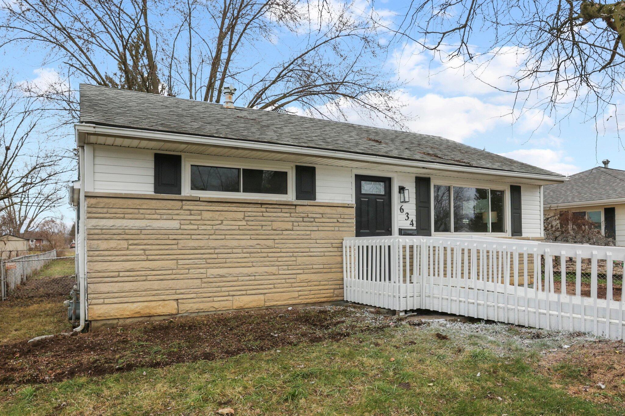 634 Stockbridge Road Columbus, OH 43207 - Photo 5 of 30 6-web-or-mls-0D3A2379 - Copy