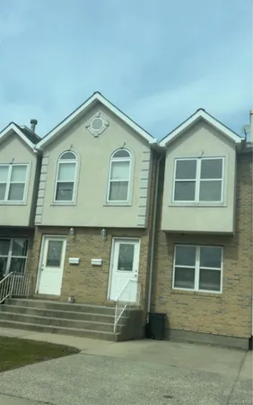 $4,600 | 150 Jefferson Avenue, Unit B, Mineola, NY 11501