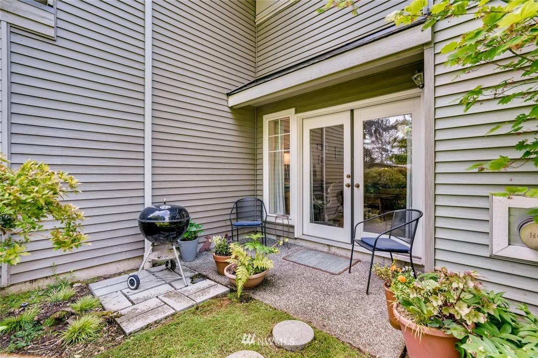 22715 4th Avenue West, Unit 104 Bothell, WA 98021 - Photo 21 of 27 a backyard of a house with seating space