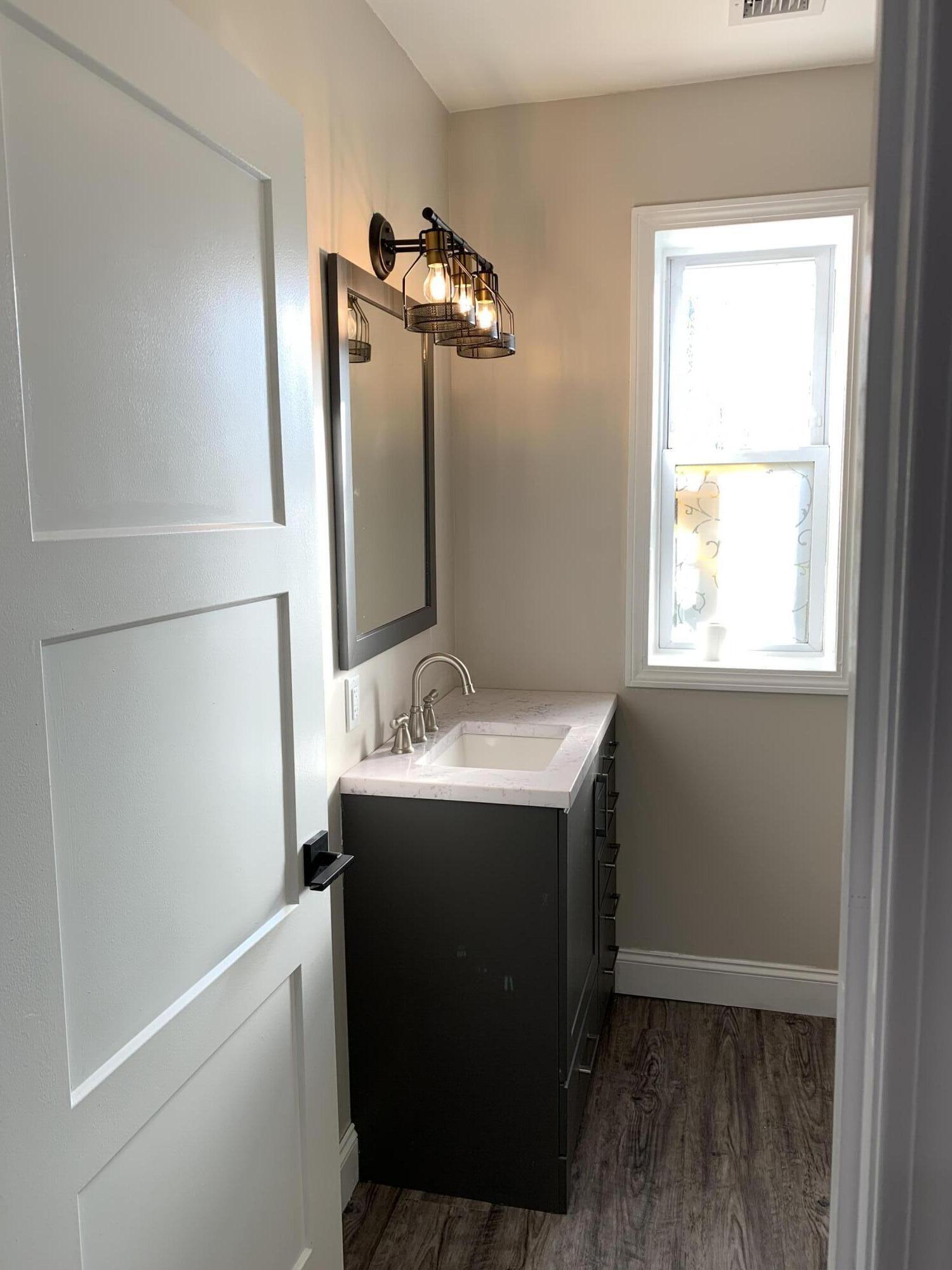 72 Grove Street Hyannis, MA 02601 - Photo 9 of 34 Bath