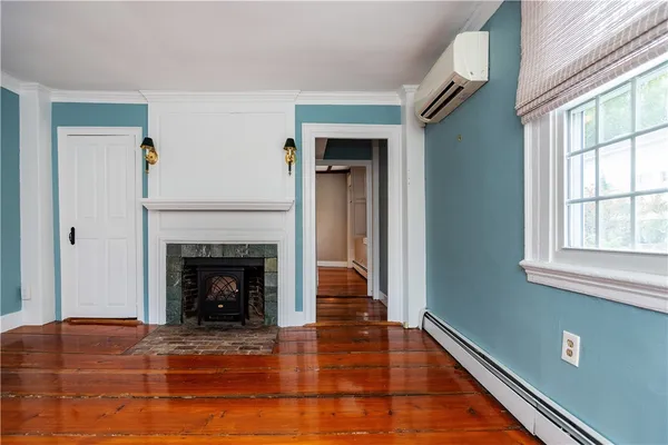 $3,250 | 19 King Street, Unit 1, East Greenwich, RI 02818