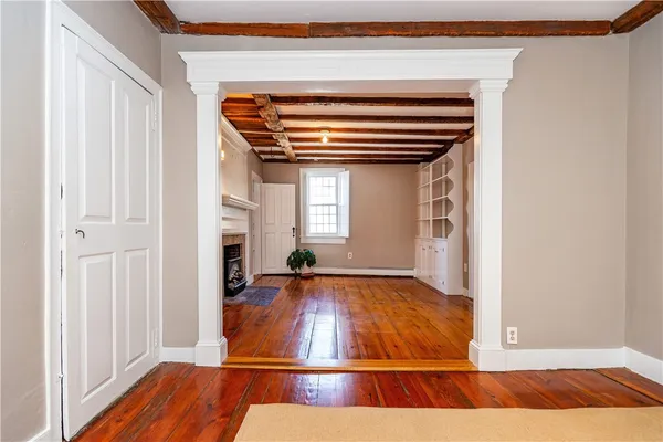 $3,250 | 19 King Street, Unit 1, East Greenwich, RI 02818