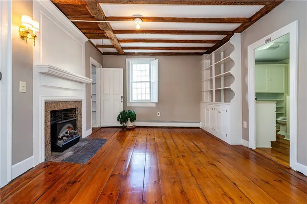 $3,250 | 19 King Street, Unit 1, East Greenwich, RI 02818
