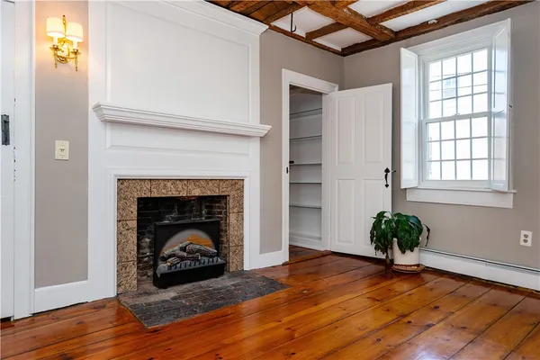 $3,250 | 19 King Street, Unit 1, East Greenwich, RI 02818