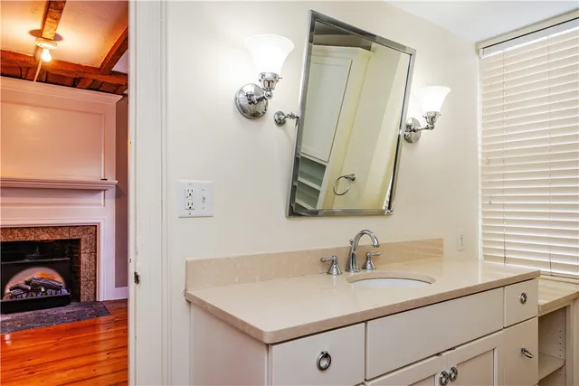 $3,250 | 19 King Street, Unit 7, East Greenwich, RI 02818