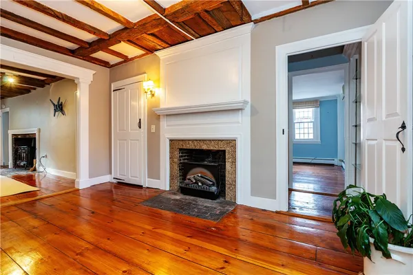 $3,250 | 19 King Street, Unit 1, East Greenwich, RI 02818