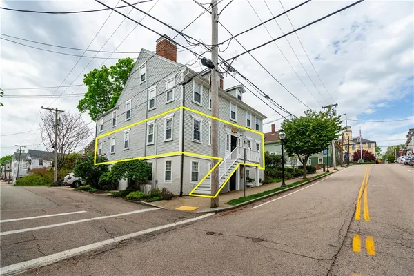 $3,250 | 19 King Street, Unit 1, East Greenwich, RI 02818