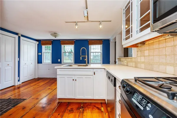 $3,250 | 19 King Street, Unit 1, East Greenwich, RI 02818