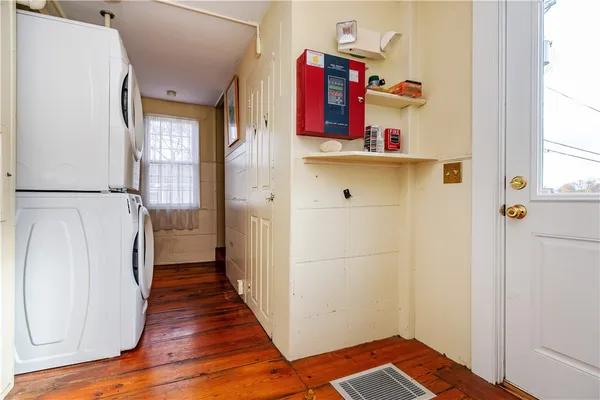 $3,250 | 19 King Street, Unit 1, East Greenwich, RI 02818