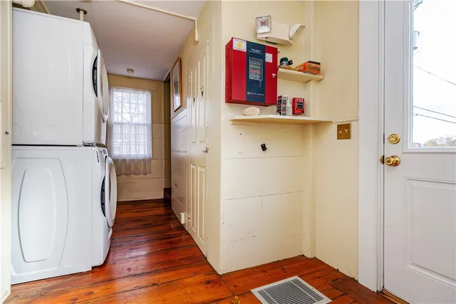 $3,250 | 19 King Street, Unit 7, East Greenwich, RI 02818