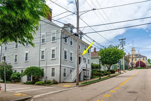 $3,250 | 19 King Street, Unit 7, East Greenwich, RI 02818