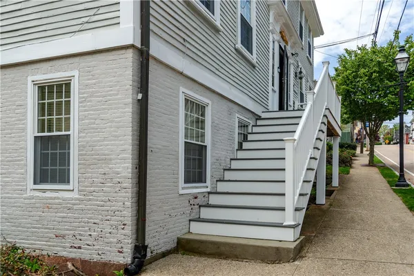 $3,250 | 19 King Street, Unit 1, East Greenwich, RI 02818