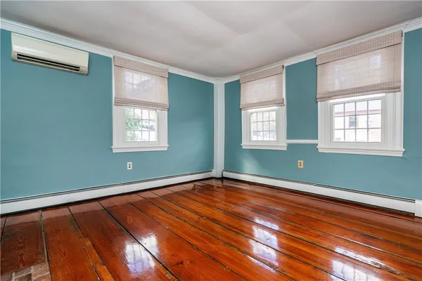 $3,250 | 19 King Street, Unit 1, East Greenwich, RI 02818