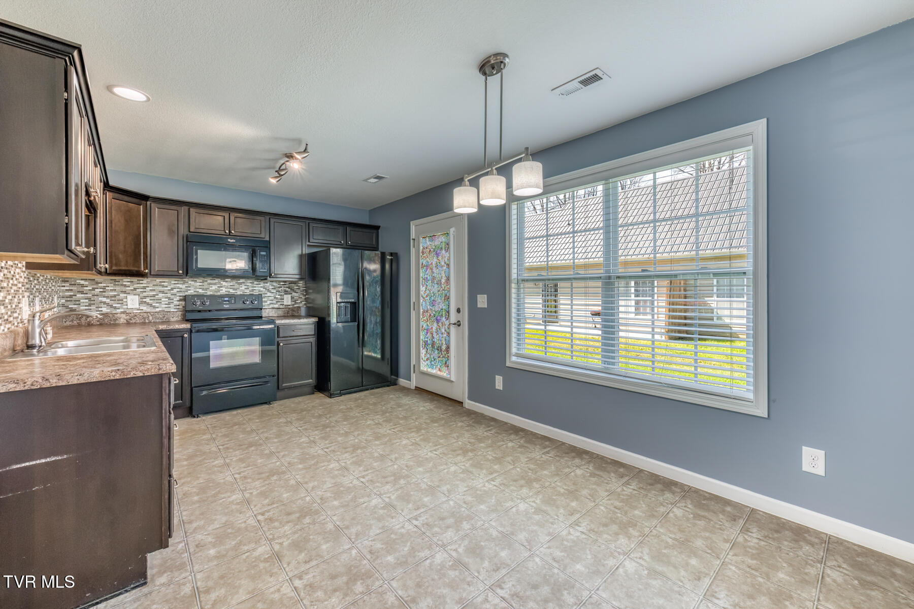 396 Jonesboro Road, Unit 25F Piney Flats, TN 37686 - Photo 6 of 34 396 Jonesboro Rd, Unit 25-6