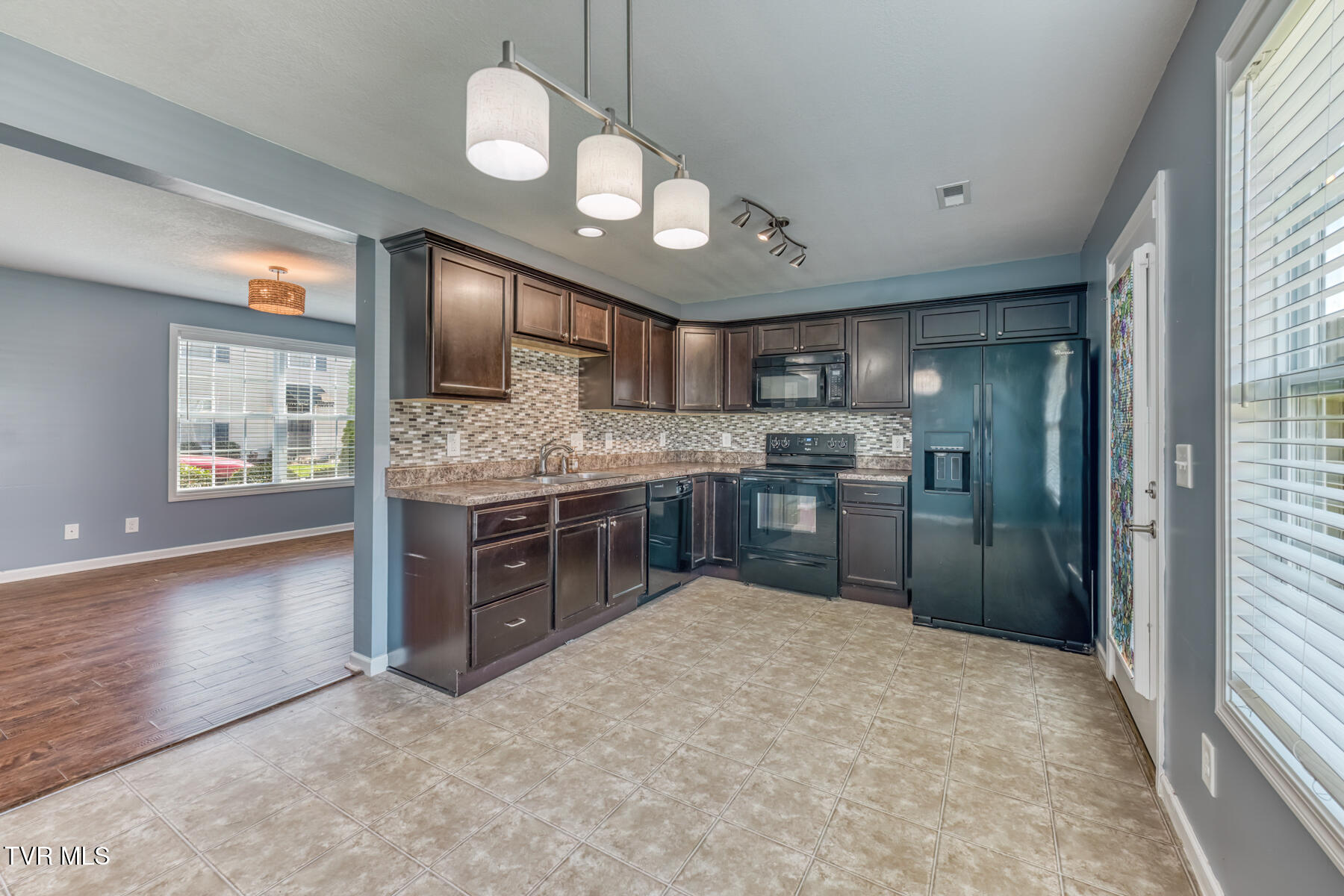 396 Jonesboro Road, Unit 25F Piney Flats, TN 37686 - Photo 7 of 34 396 Jonesboro Rd, Unit 25-7