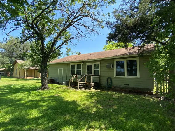 a view of a house with garden and yard