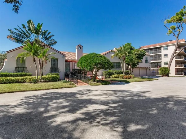 $425,000 | 502 South Florida Avenue, Unit 124, Tarpon Springs, FL 34689