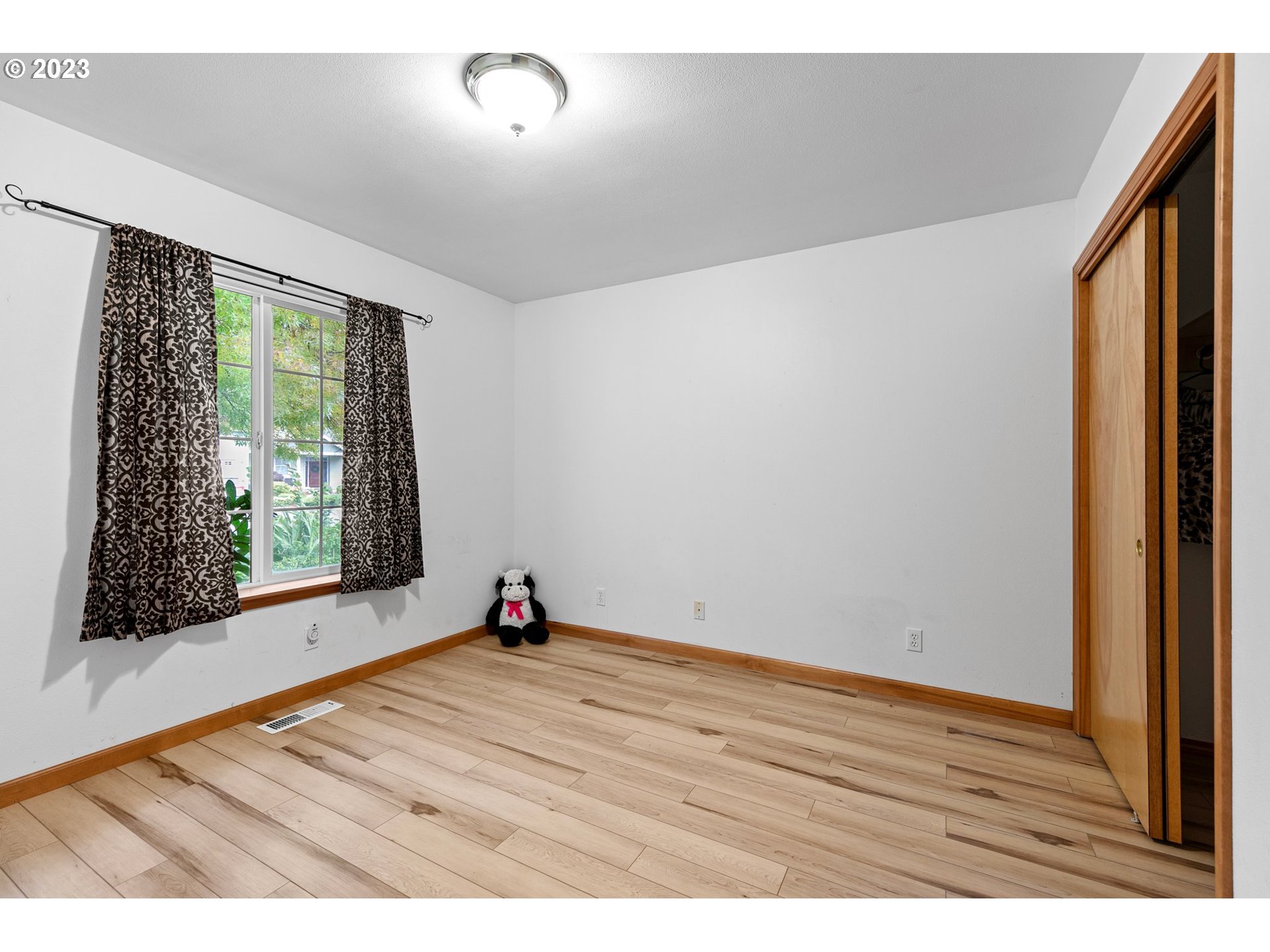 1038 Diamond Street Springfield, OR 97477 - Photo 25 of 48 a view of an empty room with wooden floor and a window