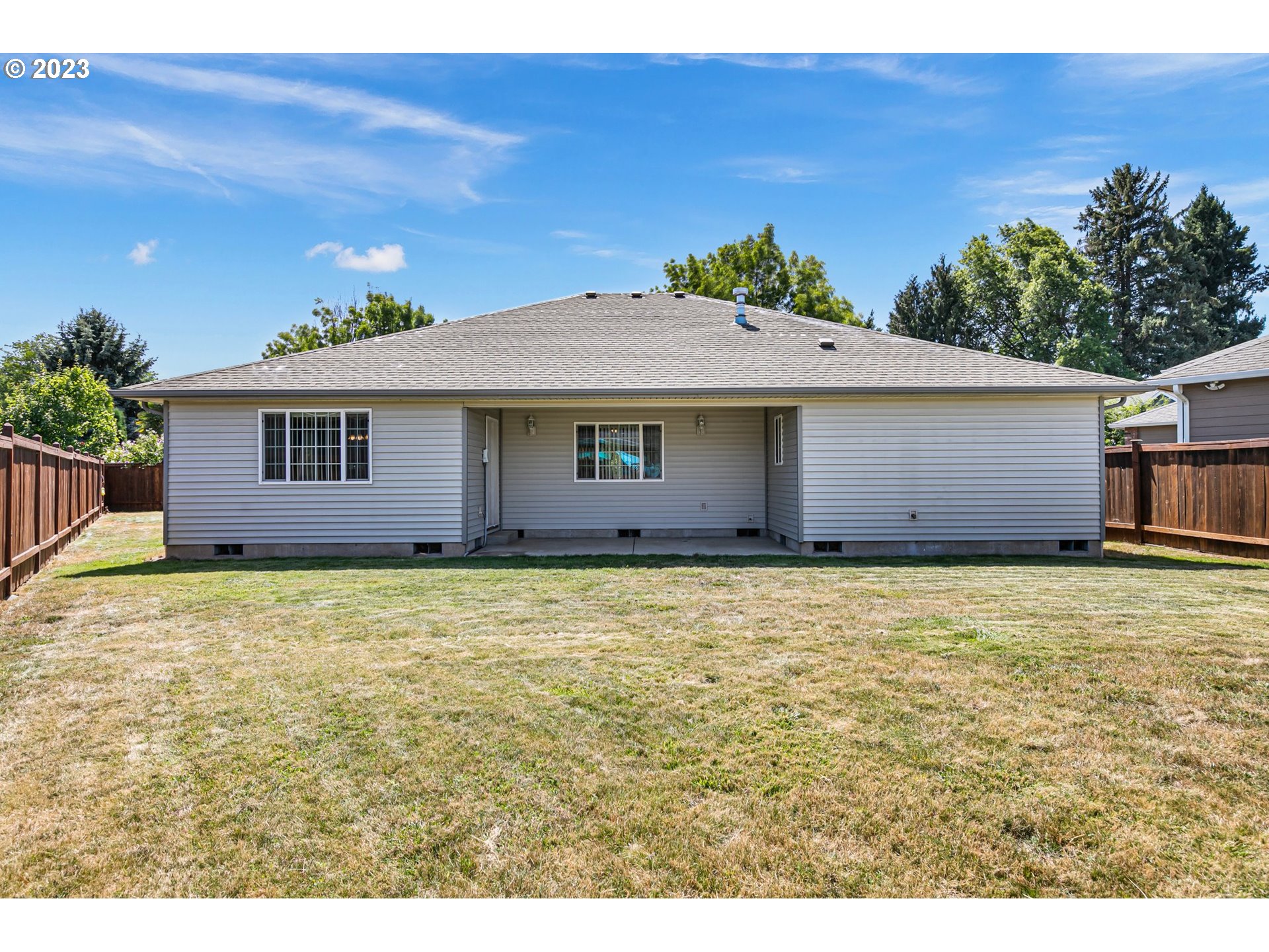 1038 Diamond Street Springfield, OR 97477 - Photo 36 of 48 a backyard of a house with lots of green space