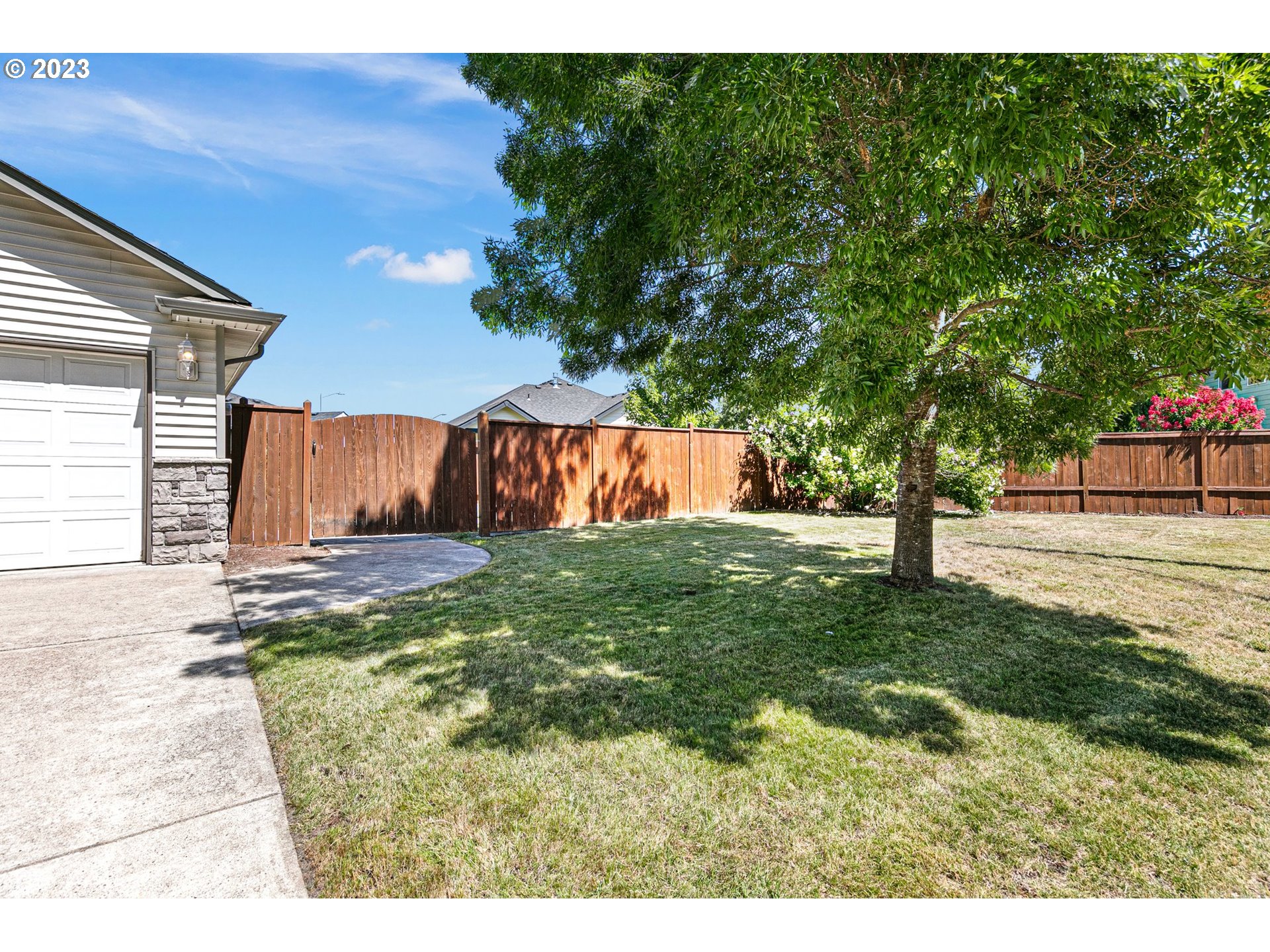 1038 Diamond Street Springfield, OR 97477 - Photo 43 of 48 a view of a backyard