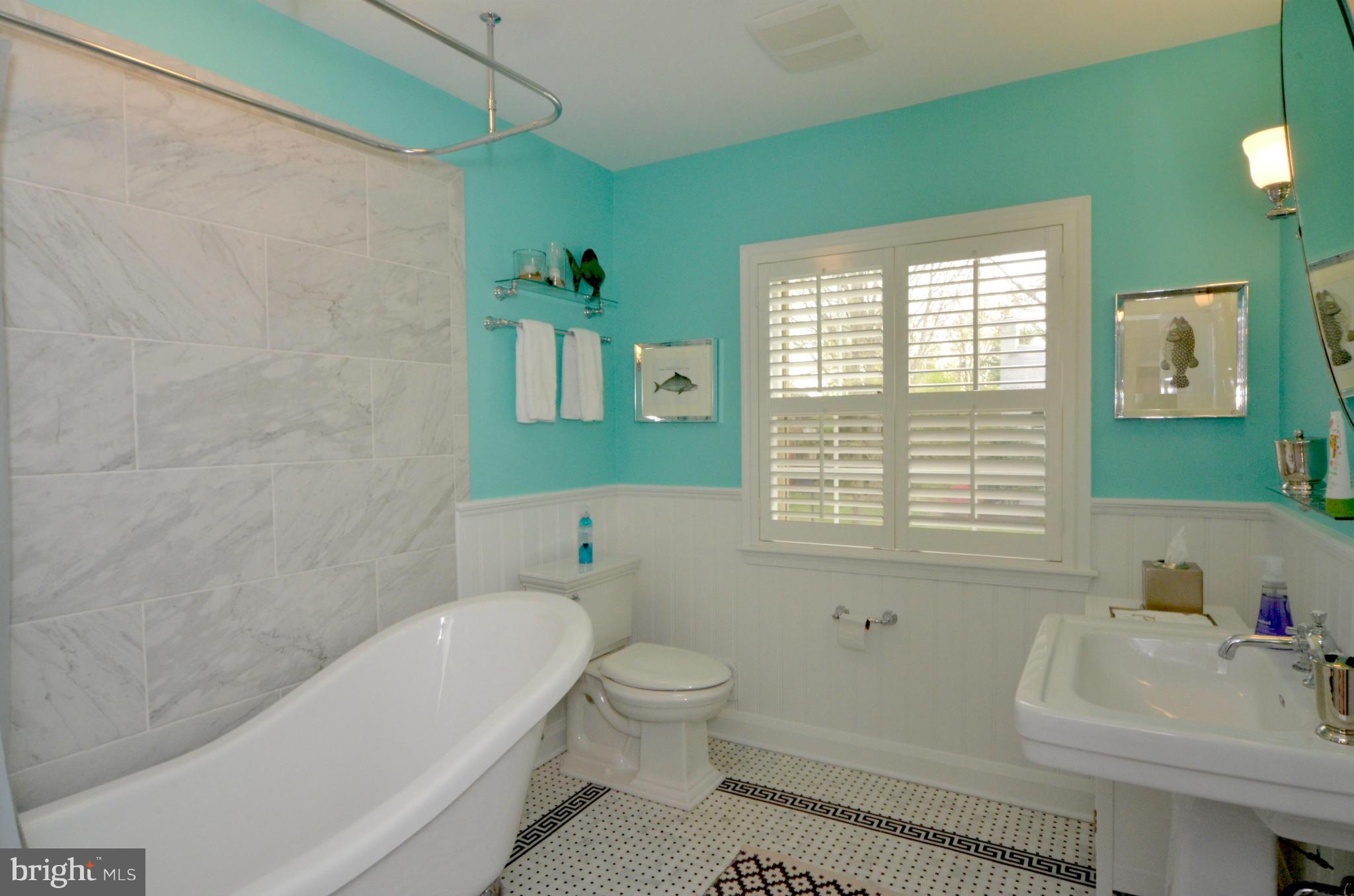 5612 Enderly Road Baltimore, MD 21212 - Photo 15 of 28 2nd floor hall Bath