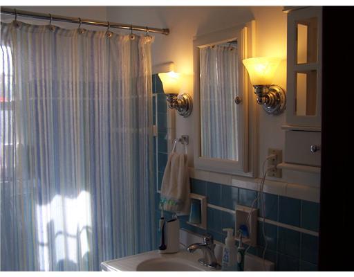 236 Patterson Road Bethel Park, PA 15102 - Photo 12 of 18 Full Bath.
