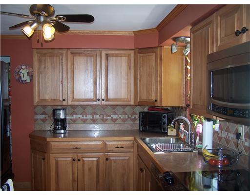 236 Patterson Road Bethel Park, PA 15102 - Photo 4 of 18 Kitchen.
