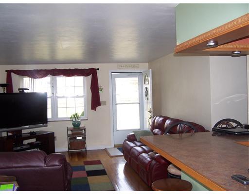 236 Patterson Road Bethel Park, PA 15102 - Photo 6 of 18 Living Room.