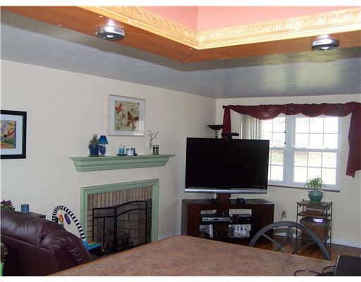 236 Patterson Road Bethel Park, PA 15102 - Photo 7 of 18 Living Room.