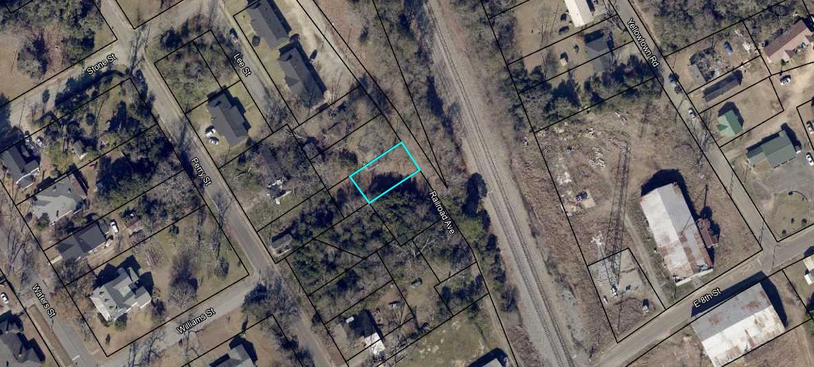 825 Railroad Avenue Waynesboro, GA 30830 - Photo 3 of 3 825 RAILROAD AVENUE