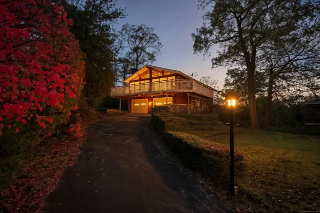 a view of a yard in front of the house