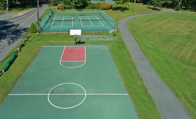 a view of a tennis court