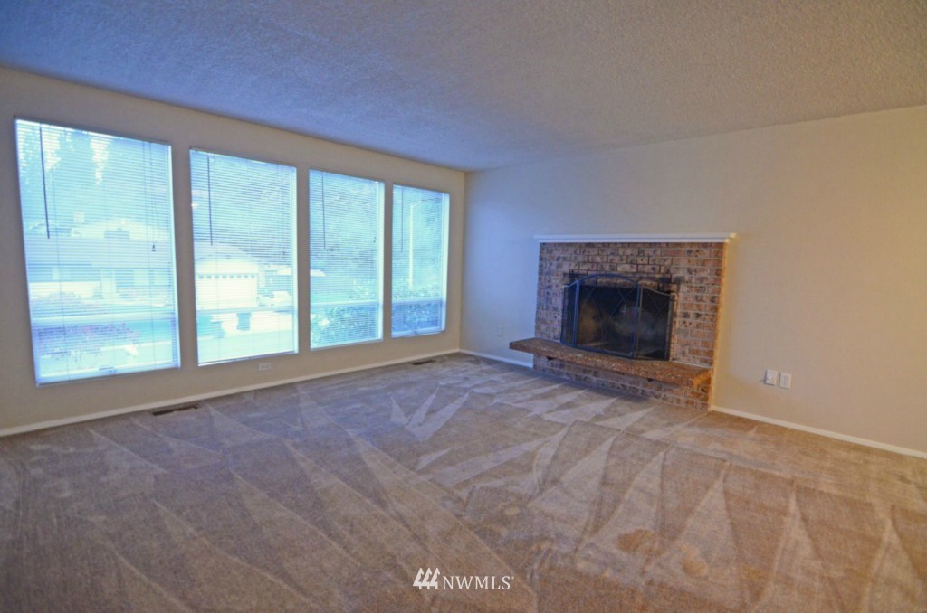 17017 29th Drive Southeast Bothell, WA 98012 - Photo 4 of 21 Gallery Image 4