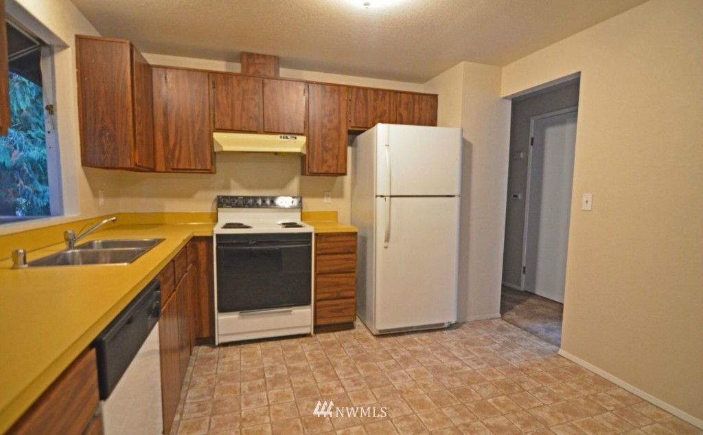 17017 29th Drive Southeast Bothell, WA 98012 - Photo 8 of 21 Gallery Image 8