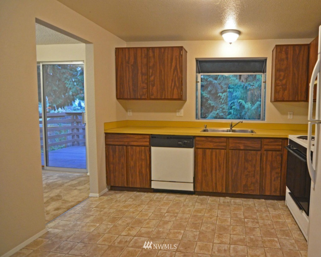 17017 29th Drive Southeast Bothell, WA 98012 - Photo 9 of 21 Gallery Image 9
