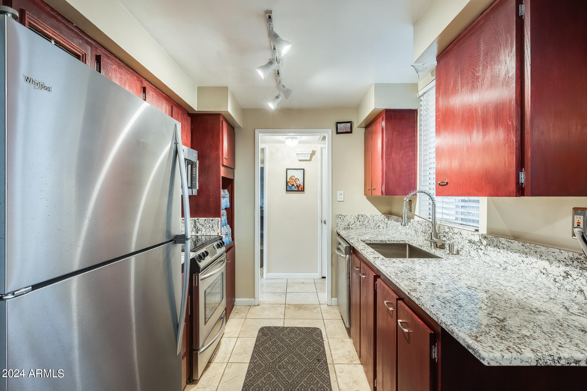 3242 East Camelback Road, Unit 106 Phoenix, AZ 85018 - Photo 7 of 52 10