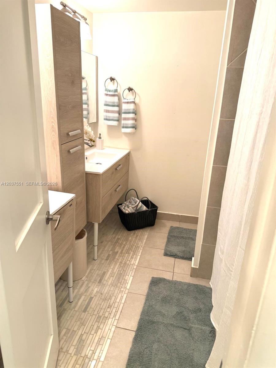 7968 Southwest 105th Place Miami, FL 33173 - Photo 28 of 29 Second Floor
