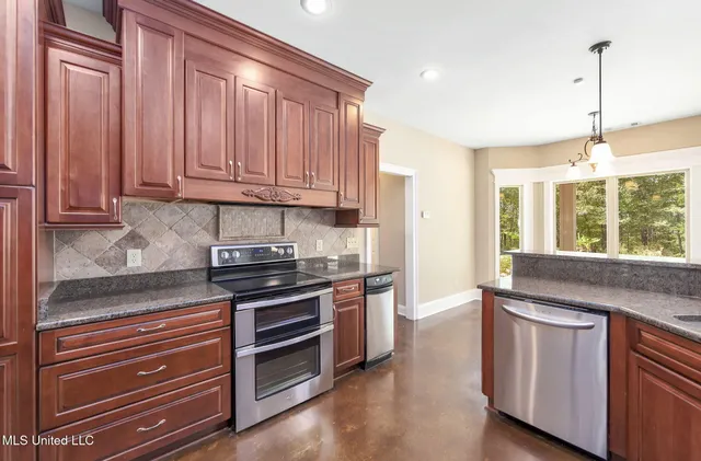 $850,000 | 875 McCravy Road, Hickory Flat, MS 38633