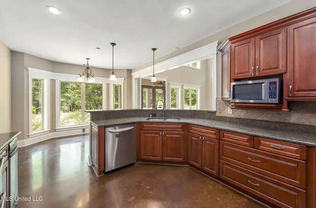 $850,000 | 875 McCravy Road, Hickory Flat, MS 38633